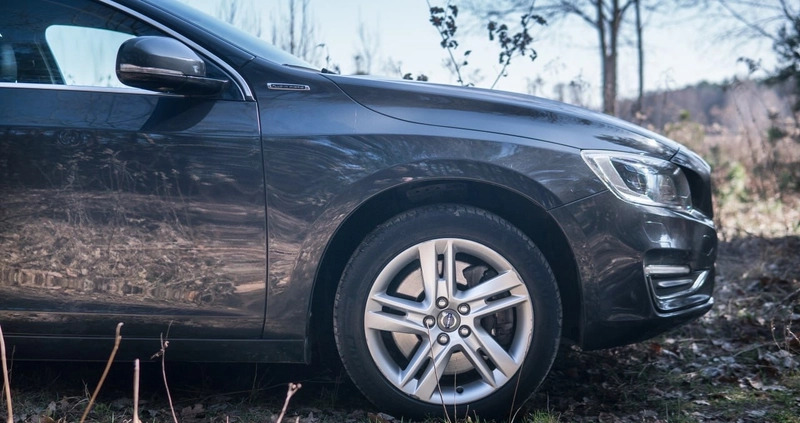 Volvo V60 cena 51800 przebieg: 351507, rok produkcji 2014 z Warszawa małe 631